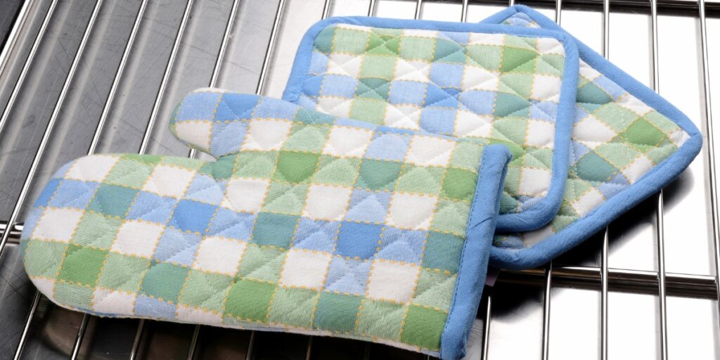 Le migliori pratiche per l'utilizzo di guanti e strofinacci in cucina!