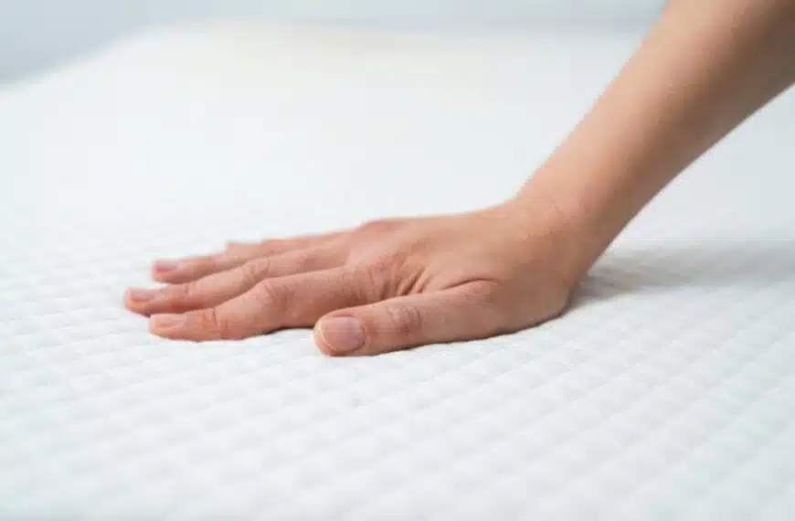 Come si possono deodorare regolarmente i materassi ed eliminare gli odori di umidità e sudore?