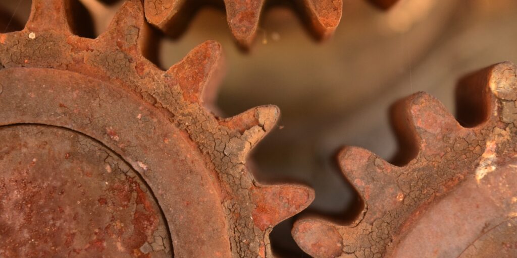 Come rimuovere la ruggine da un oggetto metallico in modo naturale e senza sforzo?