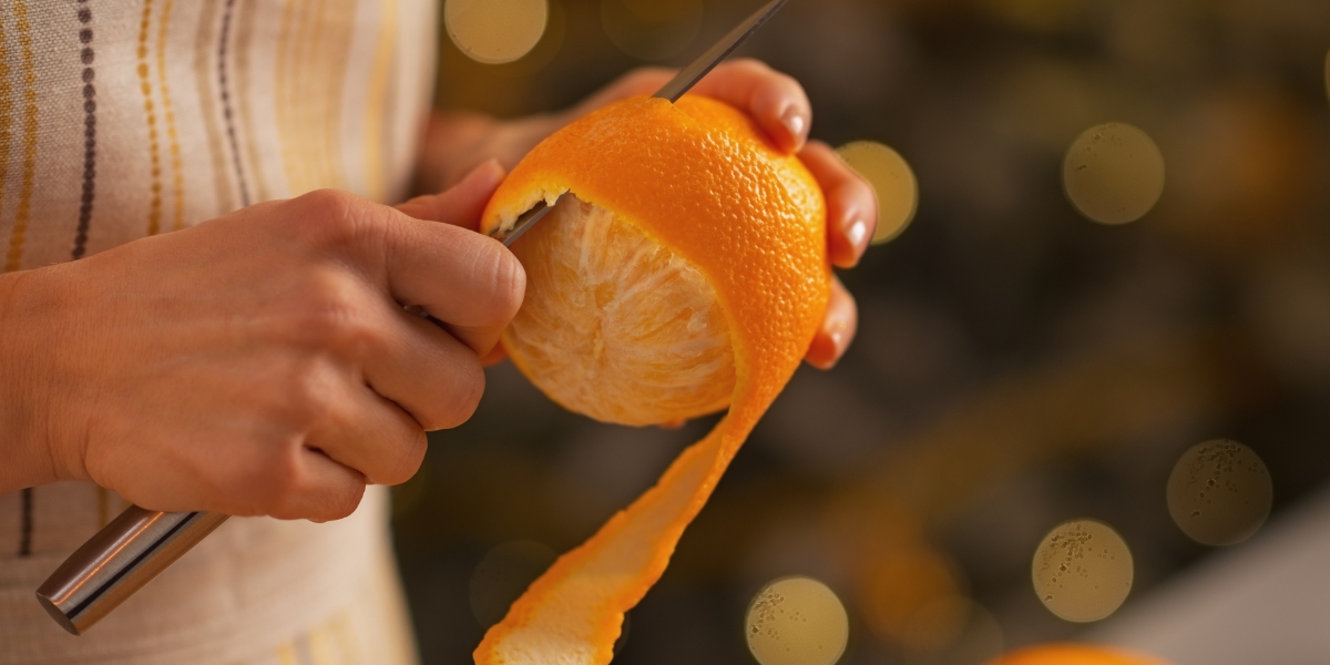 Non buttate via le bucce d'arancia: ecco alcune idee per riutilizzarle