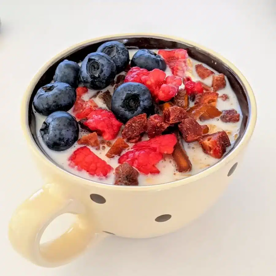 Illusione ottica cerca e trova: melograno nello yogurt! Trova in 17 secondi