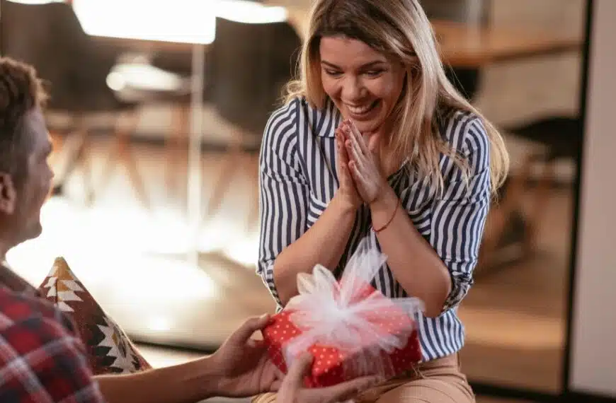 Idee last minute per l’8 marzo: cosa regalare alla mamma, alla sorella o all’amica per la festa della donna seguendo le notizie