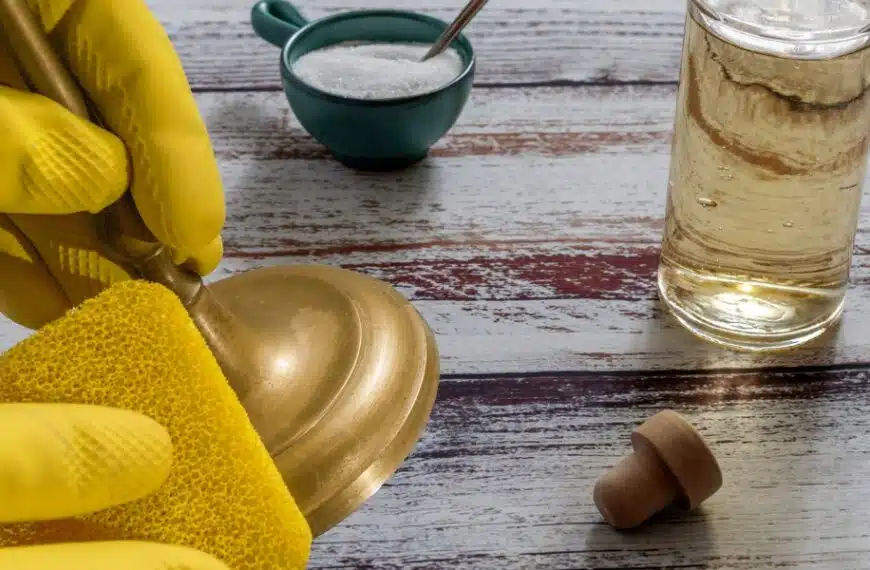 Consigli pratici per un ottone scintillante: come pulirlo con soluzioni naturali e le insidie da evitare