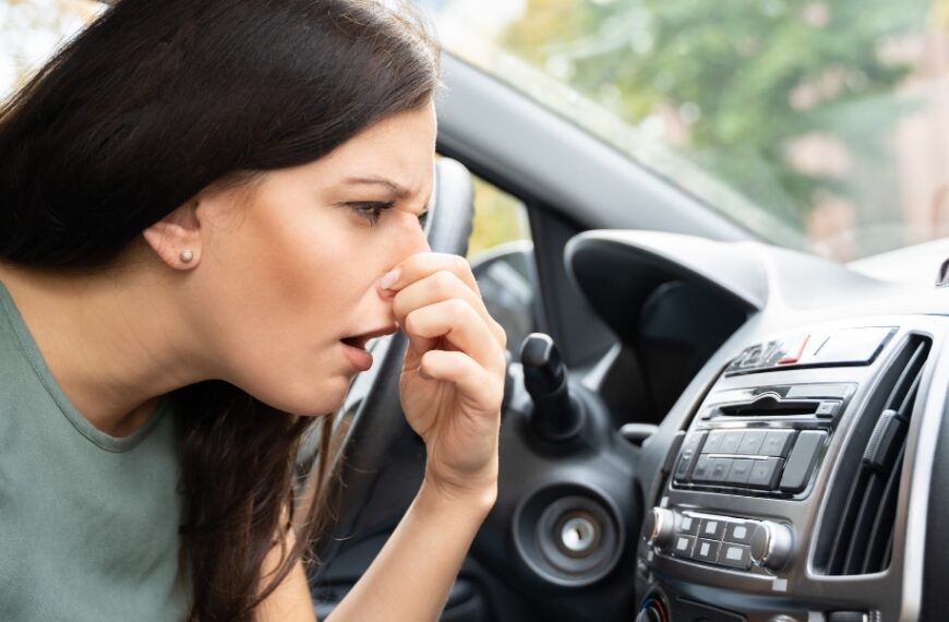 Come eliminare il cattivo odore dalla tua auto?