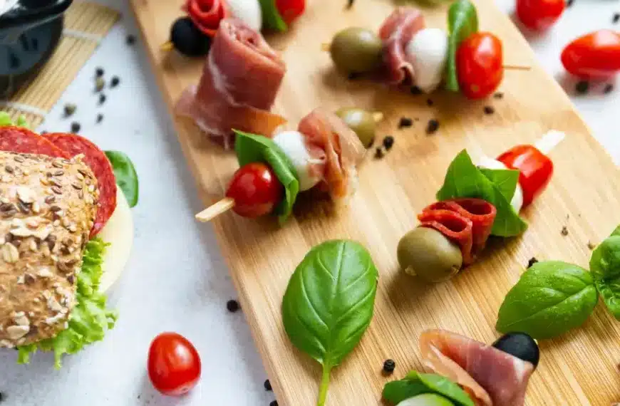 Migliorate il vostro aperitivo estivo con questi 8 consigli del nutrizionista per un tocco più sano