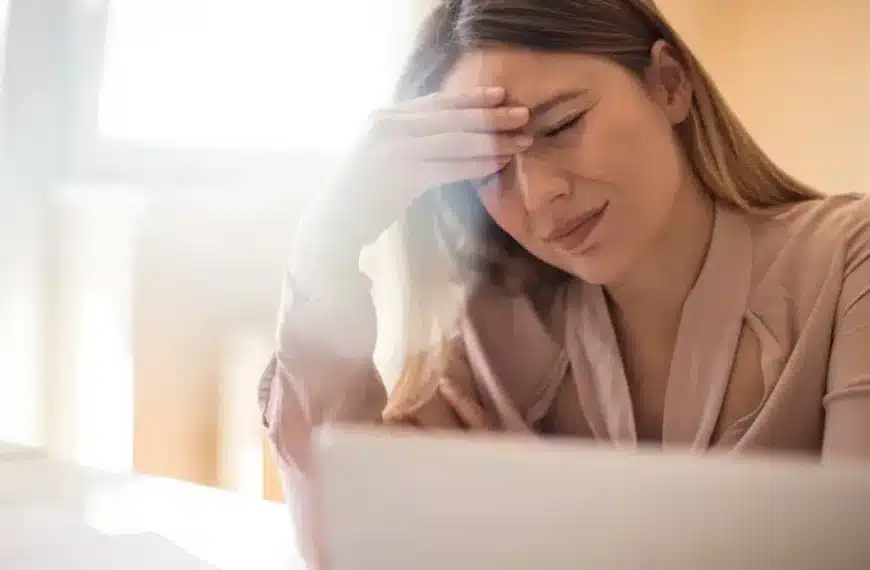 Gestire ansia, emicrania e sbalzi d’umore: consigli per riconoscere una condizione grave e sottovalutata