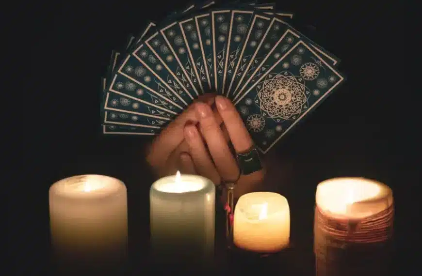 Previsioni astrologiche e letture dei Tarocchi per il 02 agosto 2024: crescita personale e nuove idee