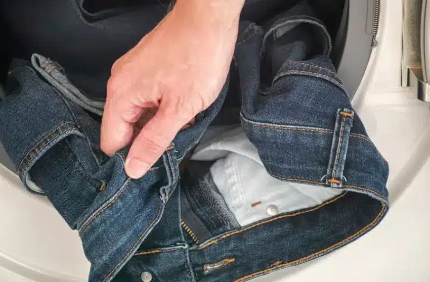 Scoprite perché è fondamentale lavare i jeans al rovescio: consigli pratici per prendersi cura del proprio guardaroba a casa