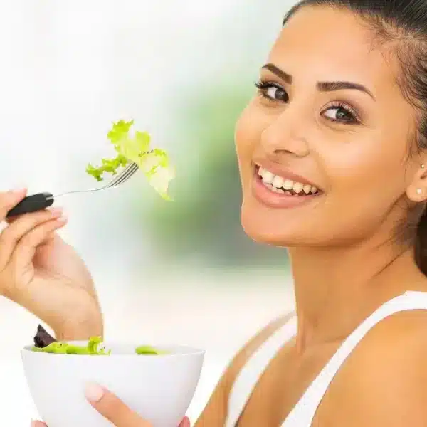 Un semplice consiglio per un’estate piena di energia: dimenticate gli integratori e concentratevi su questi comuni alimenti che combattono la stanchezza