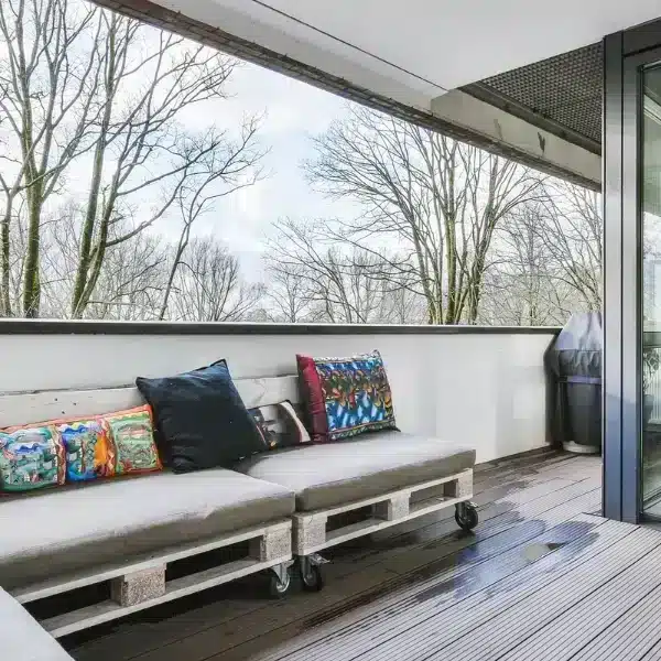 Trasforma il tuo balcone con i pallet: ti aspettano idee creative e sostenibili!