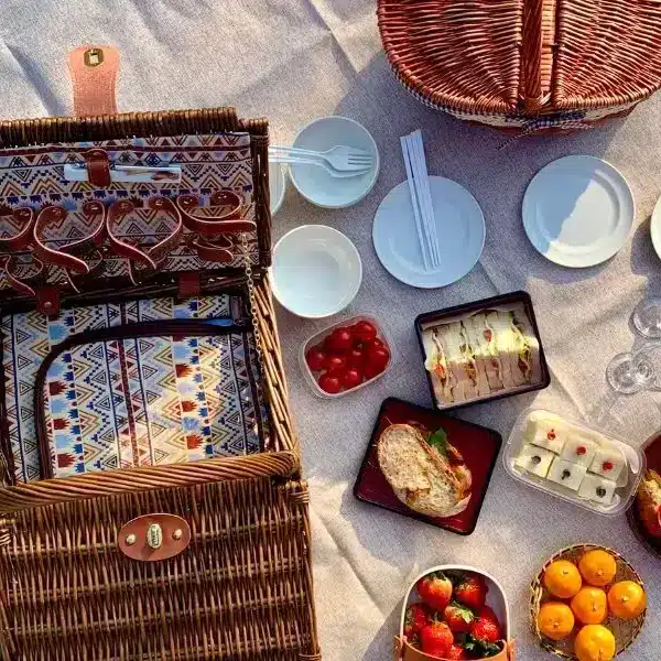 Consigli per preparare un picnic equilibrato: scoprite 3 menu sani e gustosi ideali per le vostre gite estive