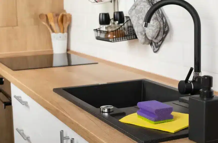 Scoprite i nostri consigli pratici per avere ogni giorno un lavandino nero senza macchie!